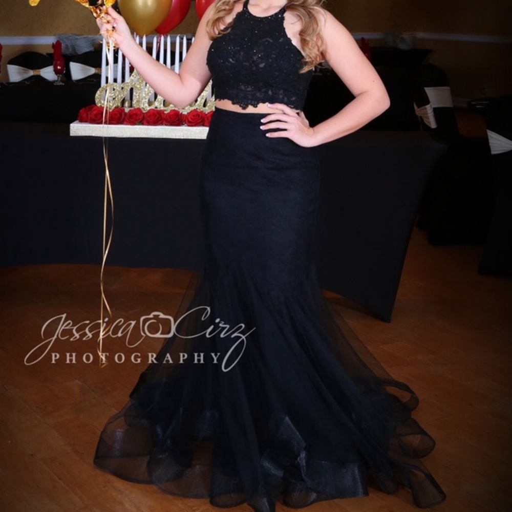 Prom Dress - Picture 1 of 9
